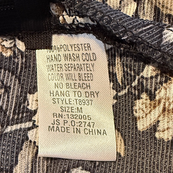 Entro Floral Black Top medium - Picture 8 of 9